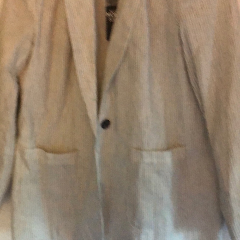 New with tags, very cute capri suit